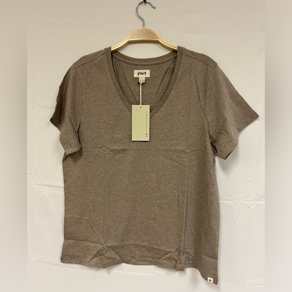 NEW PACT V-NECK 100% Organic Cotton in Stucco Heather Size: L